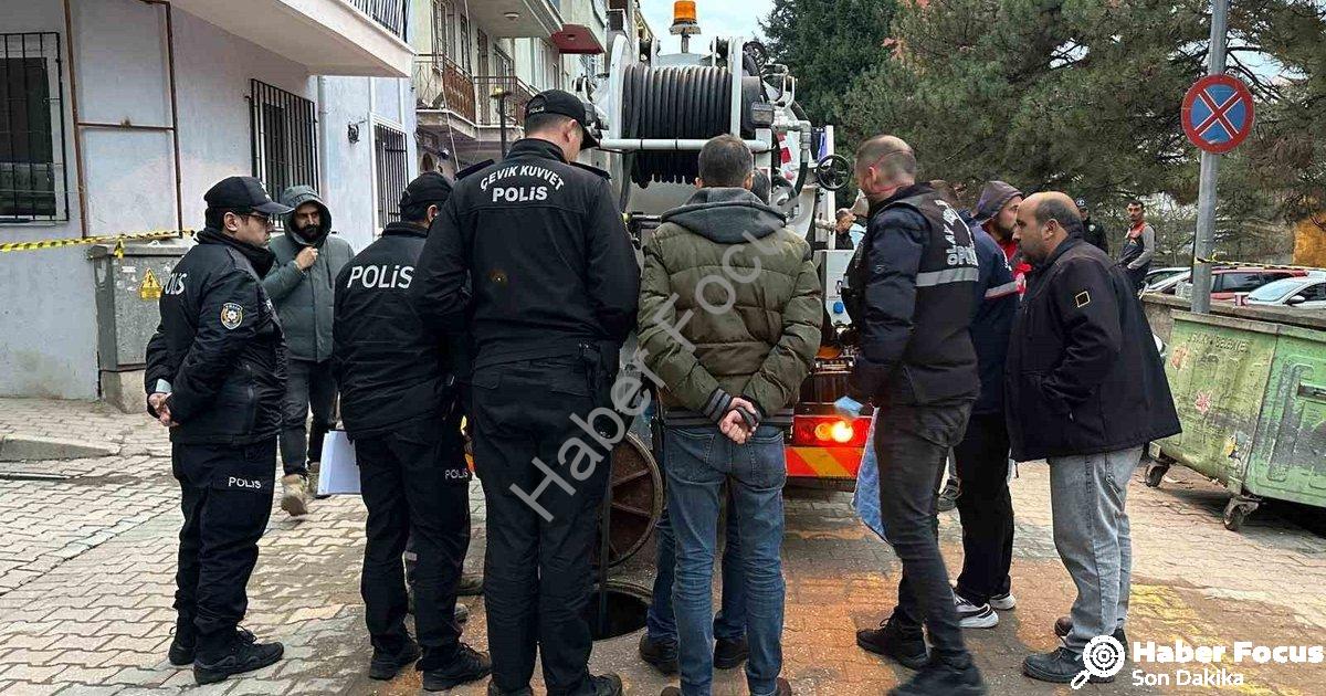 "Uşak'ta Kan Donduran Olay: Belediye İşçileri Kanalizasyonda Cenin Buldu" başlıklı haber için fotore