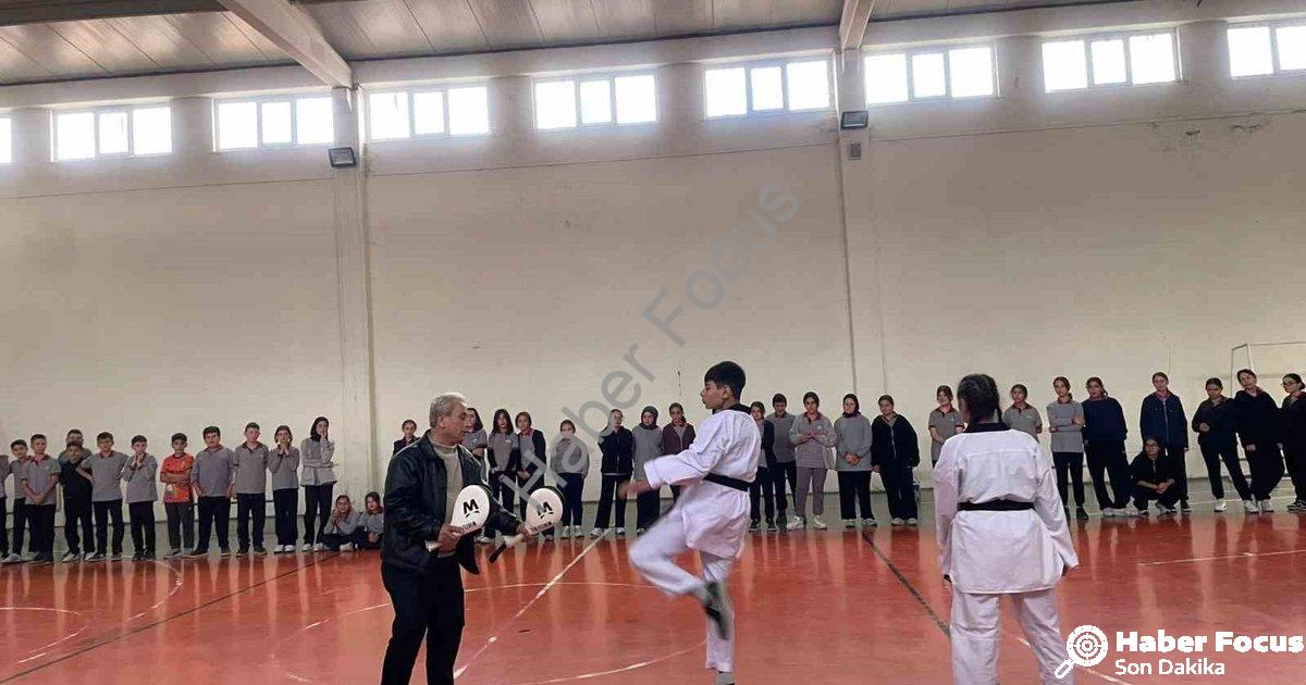 "Kütahya Pazarlar'da Spor Seferberliği: Hedef 100 Lisanslı Sporcu" başlıklı haber için fotorealistik