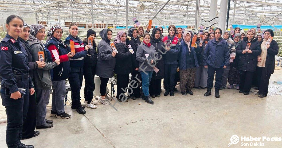 "Kütahya Simav'da Jandarma'dan Kadınlara KADES Eğitimi" başlıklı haber için fotorealistik, profesyon