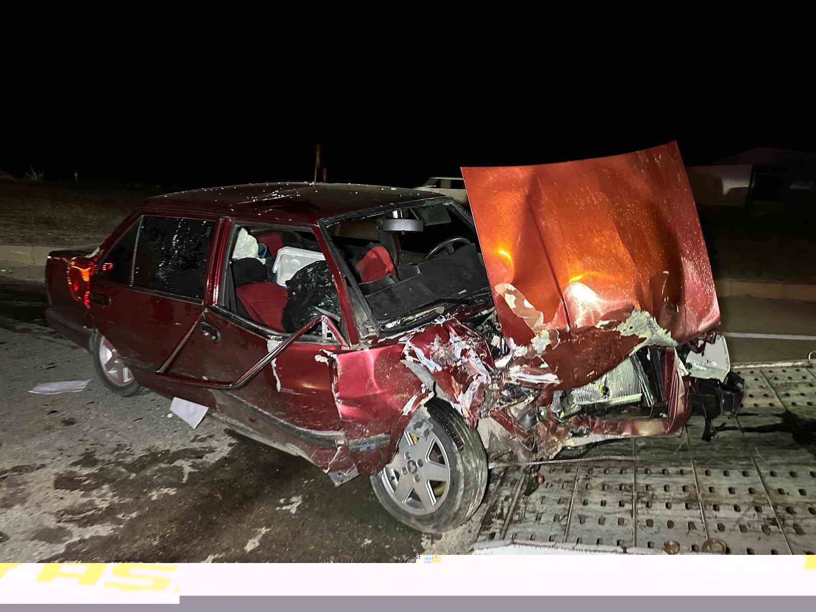 Uşak trafik kazası - Uşak'ta Trafik Felaketi: Kavşakta Çarpışan Araçlardaki 6 Kişi Yaralandı